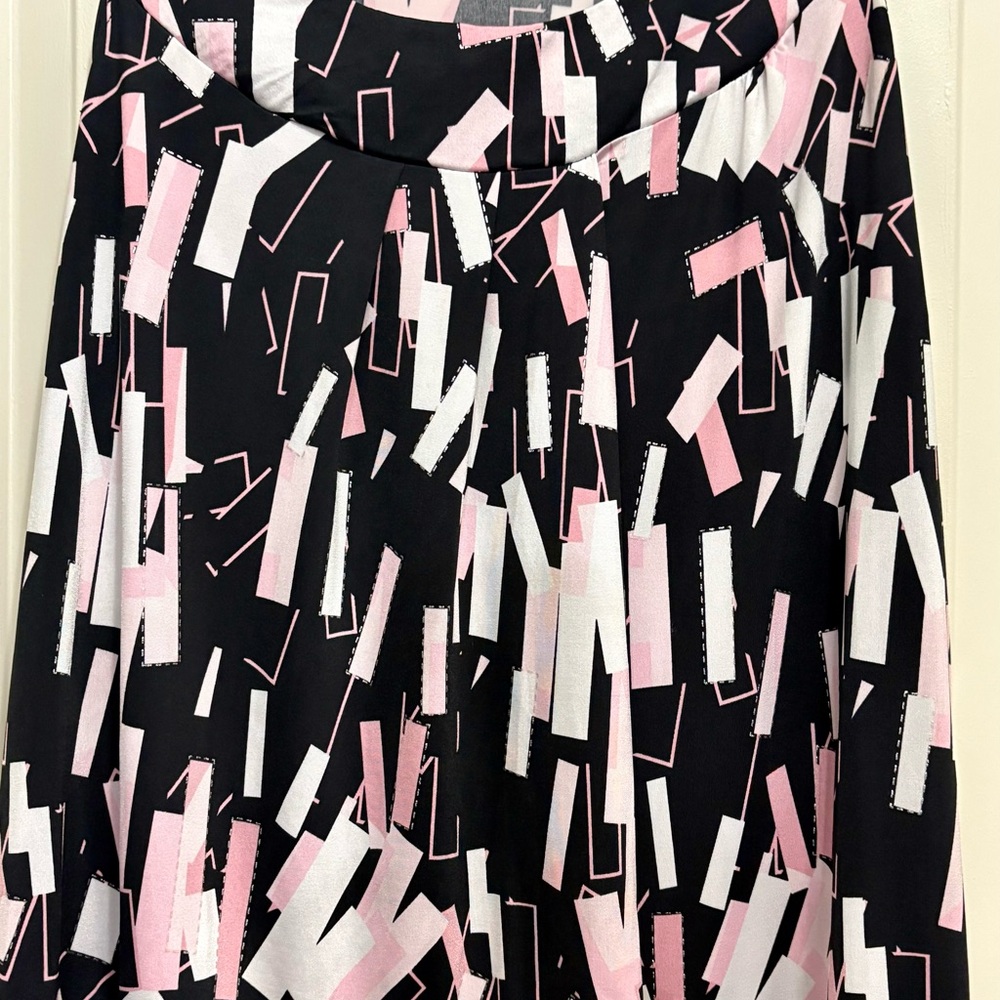 Women's Black and Pink Sleeveless Top - Picture 2 of 5